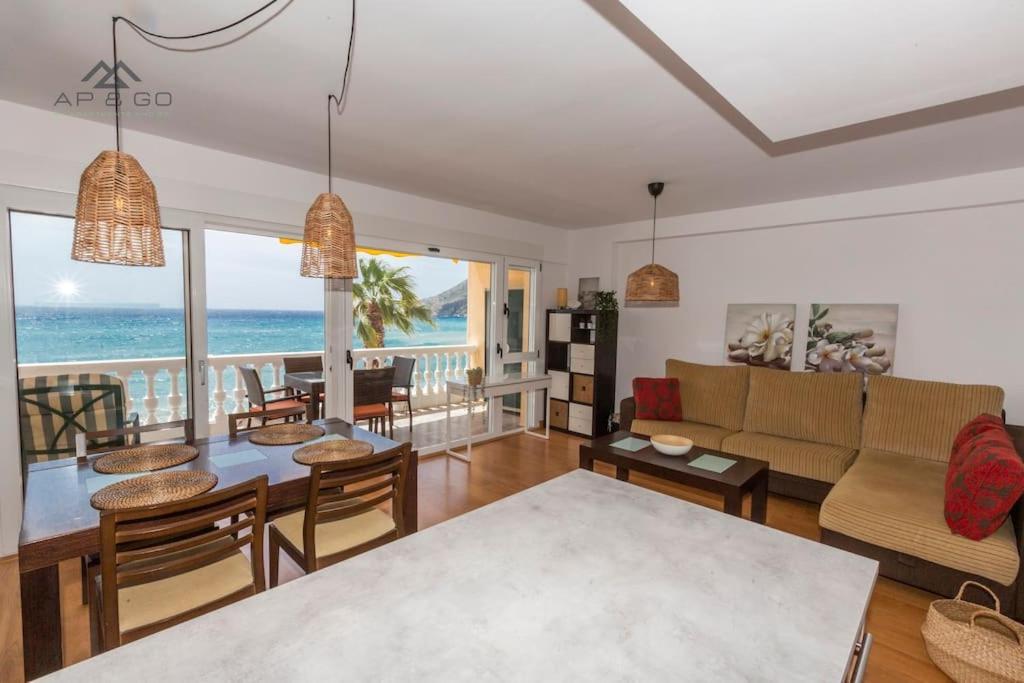 Castillo Beachfront Seaviews Apartment La Herradura (Granada)