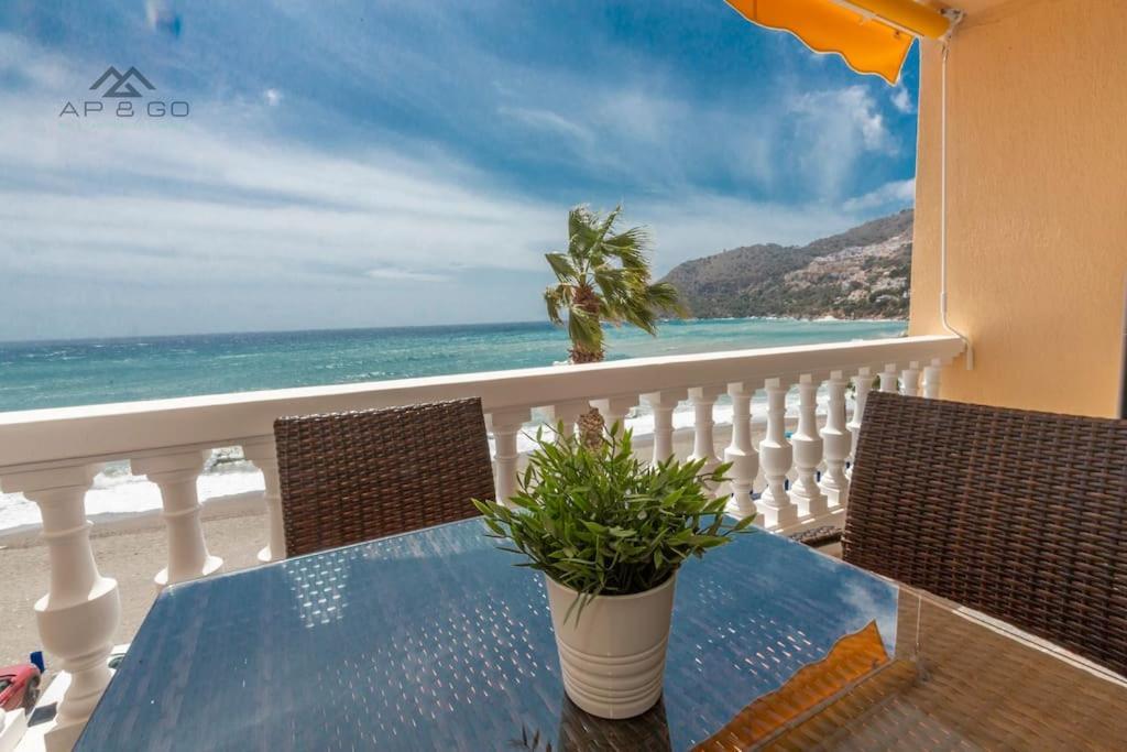 Castillo Beachfront Seaviews Apartment *